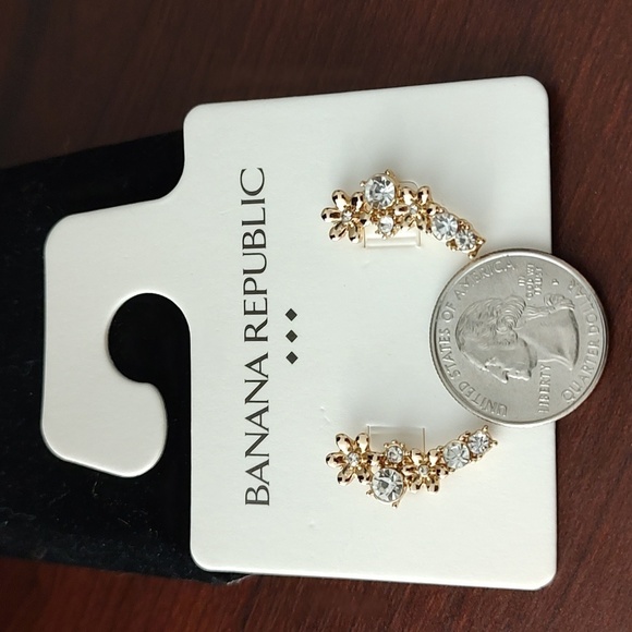 BANANA Republic XOXO Goldtone and Crystal Floral Post Earrings - Picture 2 of 3